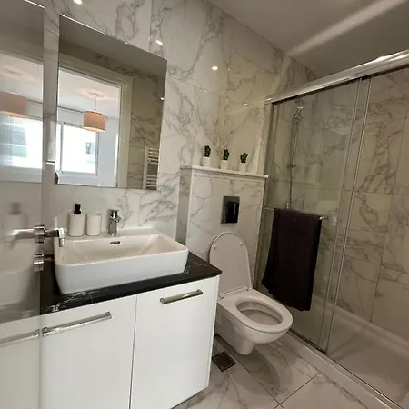 Apartment Hubstay - Seaview Pearl Mackenzie By Airport Larnaca
