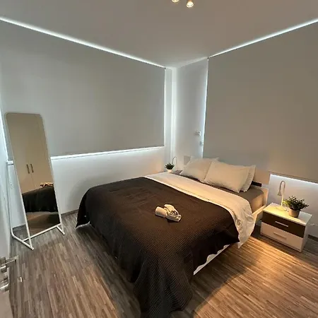 Apartment Hubstay - Seaview Pearl Mackenzie By Airport Larnaca