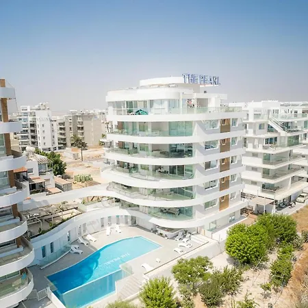 Διαμέρισμα Seaview Pearl In Mackenzie With Pool & Jacuzzi *