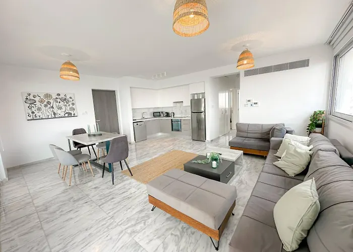 Διαμέρισμα Seaview Pearl In Mackenzie With Pool & Jacuzzi *