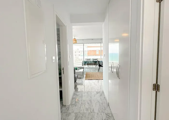 Seaview Pearl In Mackenzie With Pool & Jacuzzi Appartement Larnaca