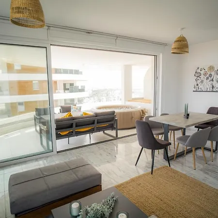 Seaview Pearl In Mackenzie With Pool & Jacuzzi Apartament