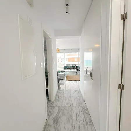 Seaview Pearl In Mackenzie With Pool & Jacuzzi Apartman Lárnaka